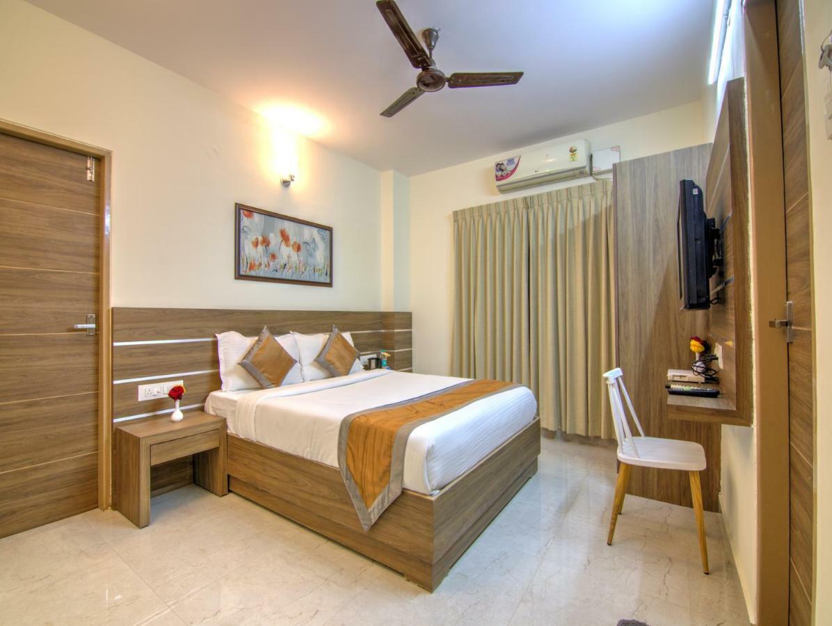 Sunshine Suites Grand Deluxe Bangalore Exterior foto
