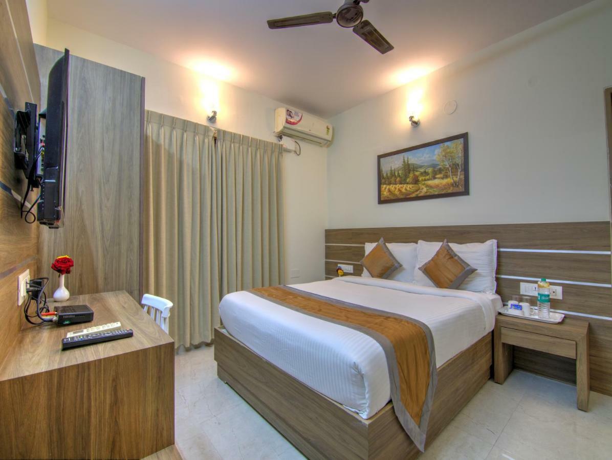 Sunshine Suites Grand Deluxe Bangalore Exterior foto