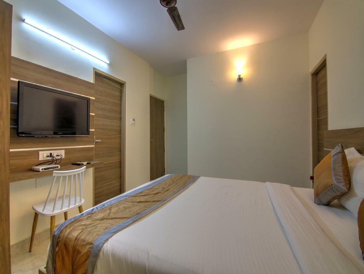 Sunshine Suites Grand Deluxe Bangalore Exterior foto